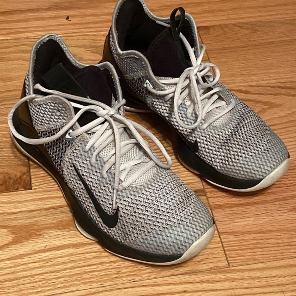 Nike Lebron James Witness IV - Picture 1 of 5